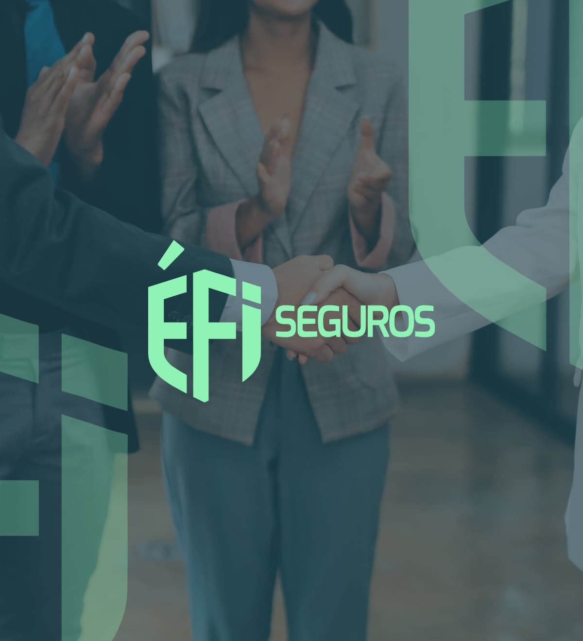 Logo da EFF Seguros sobre a foto de um aperto de mãos, com colegas aplaudindo ao fundo